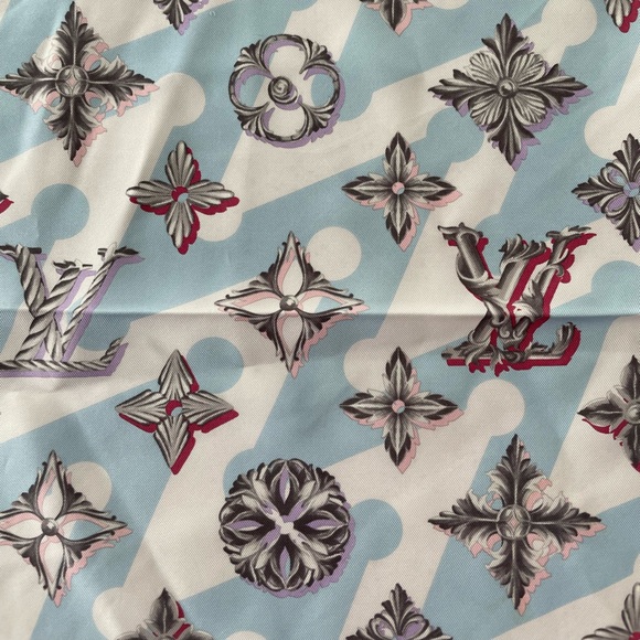 Louis Vuitton 100% silk square - Picture 3 of 6